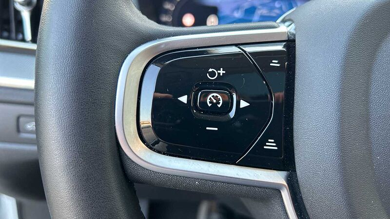 Volvo XC60 2.0 T6 RECHARGE PLUS DARK AUTO 4WD 350 5P