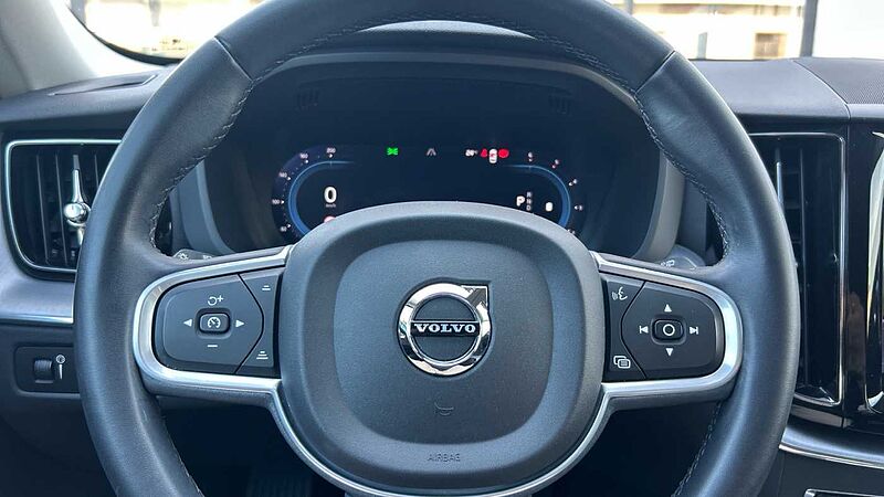 Volvo XC60 2.0 B4 D MOMENTUM PRO AUTO 197 5P