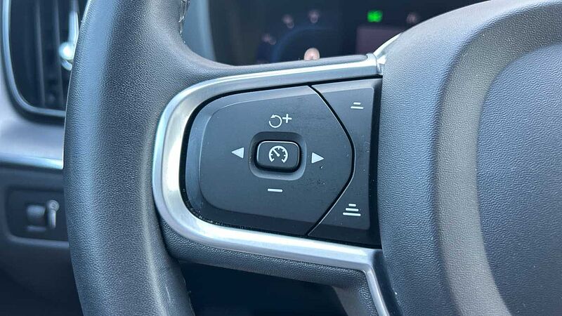 Volvo XC60 2.0 B4 D MOMENTUM PRO AUTO 197 5P