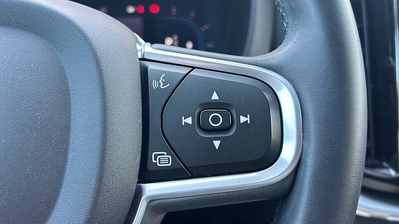 Volvo XC60 2.0 B4 D MOMENTUM PRO AUTO 197 5P