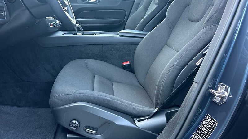 Volvo XC60 2.0 B4 D MOMENTUM PRO AUTO 197 5P