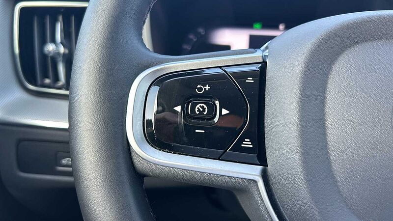 Volvo XC60 2.0 B5 P PLUS DARK AUTO 4WD 250 5P
