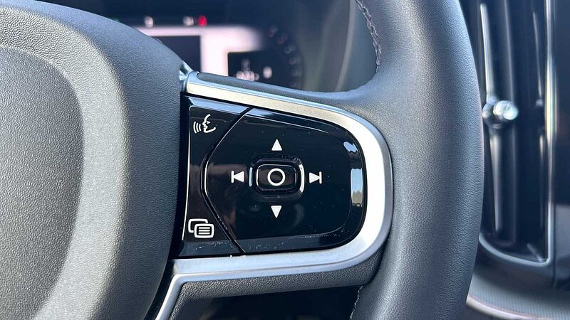 Volvo XC60 2.0 B5 P PLUS DARK AUTO 4WD 250 5P
