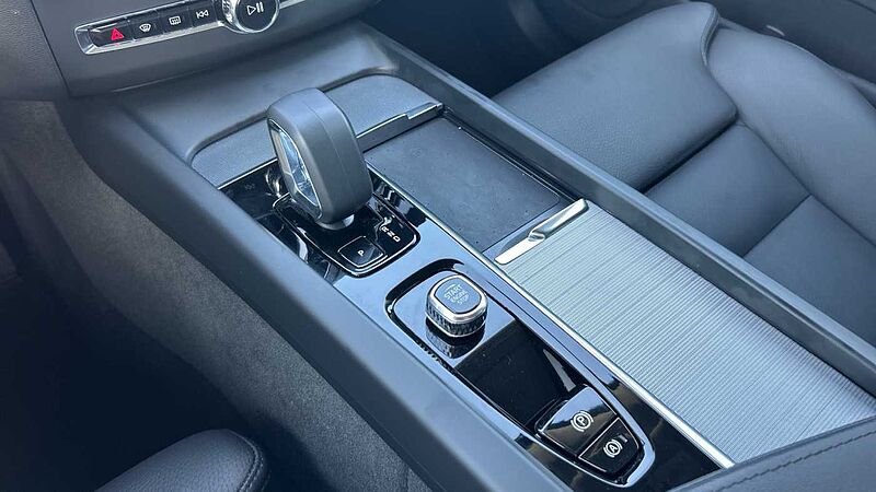 Volvo XC60 2.0 B5 P PLUS DARK AUTO 4WD 250 5P
