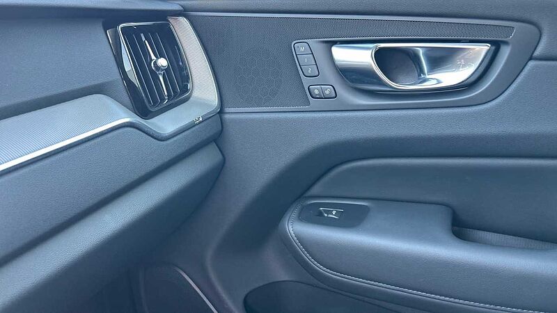 Volvo XC60 2.0 B5 P PLUS DARK AUTO 4WD 250 5P