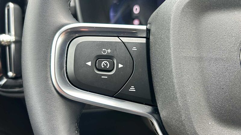 Volvo XC40 2.0 B3 PLUS DARK AUTO 163 5P