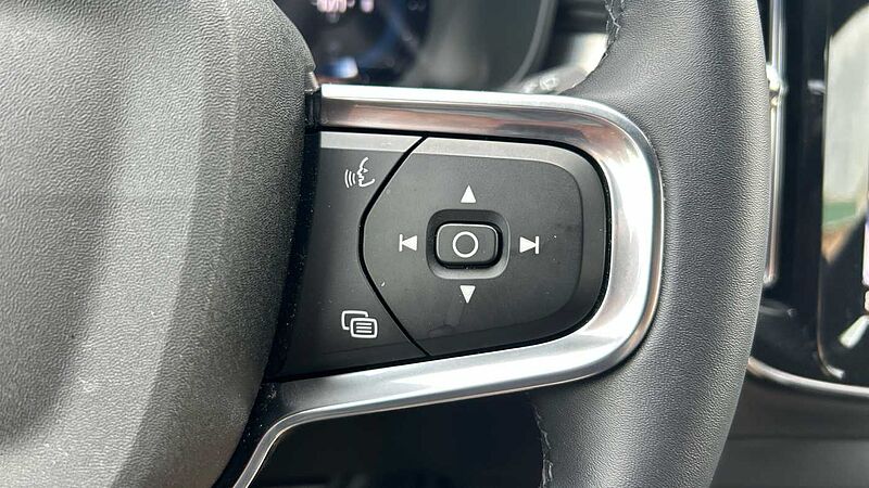 Volvo XC40 2.0 B3 PLUS DARK AUTO 163 5P