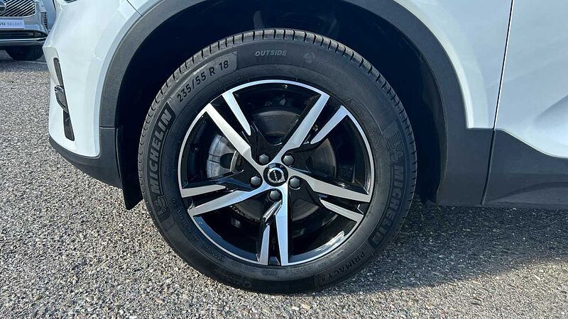 Volvo XC40 2.0 B3 PLUS DARK AUTO 163 5P