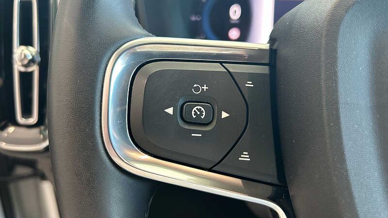 Volvo XC40 2.0 B3 PLUS DARK AUTO 163 5P