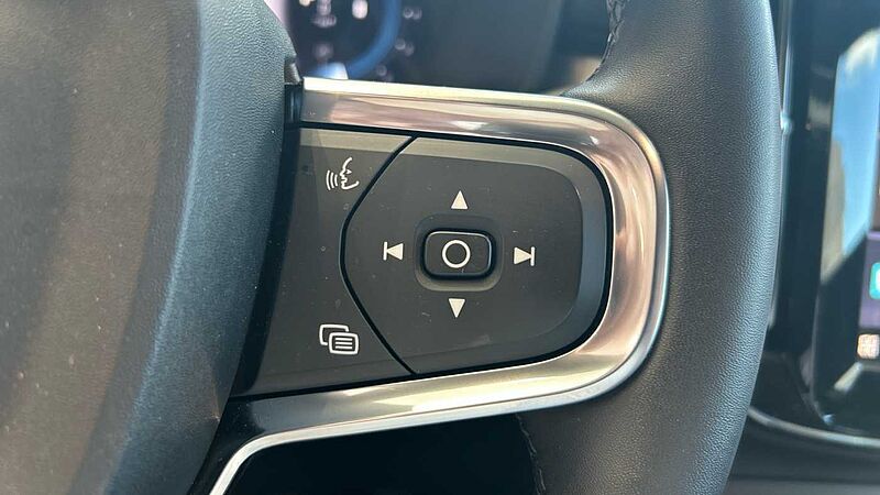 Volvo XC40 2.0 B3 PLUS DARK AUTO 163 5P