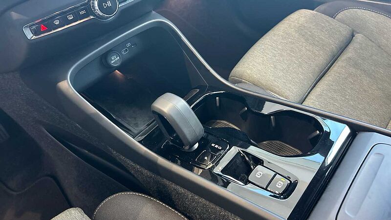 Volvo XC40 2.0 B3 PLUS DARK AUTO 163 5P