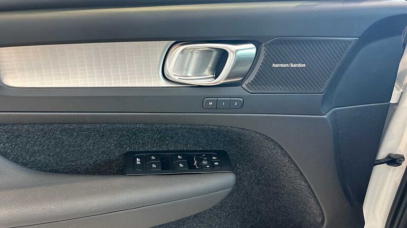Volvo XC40 2.0 B3 PLUS DARK AUTO 163 5P