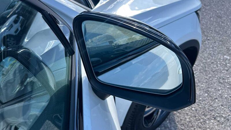 Volvo XC40 2.0 B3 PLUS DARK AUTO 163 5P