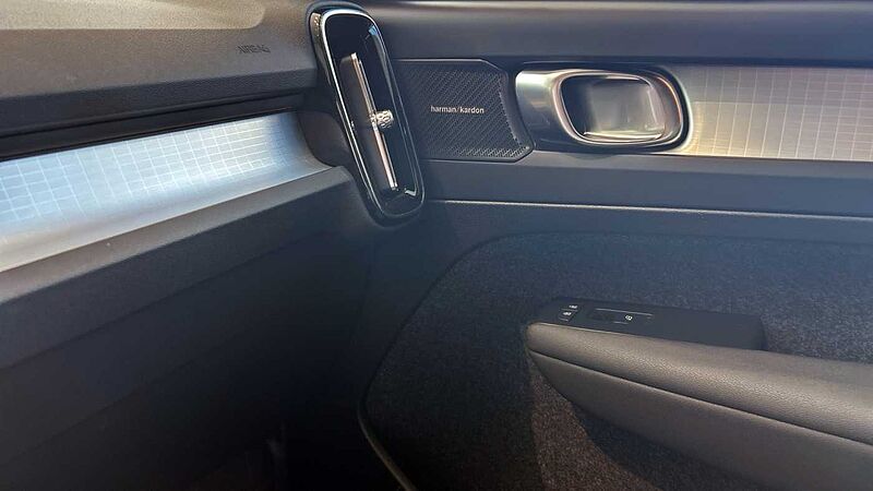Volvo XC40 2.0 B3 PLUS DARK AUTO 163 5P