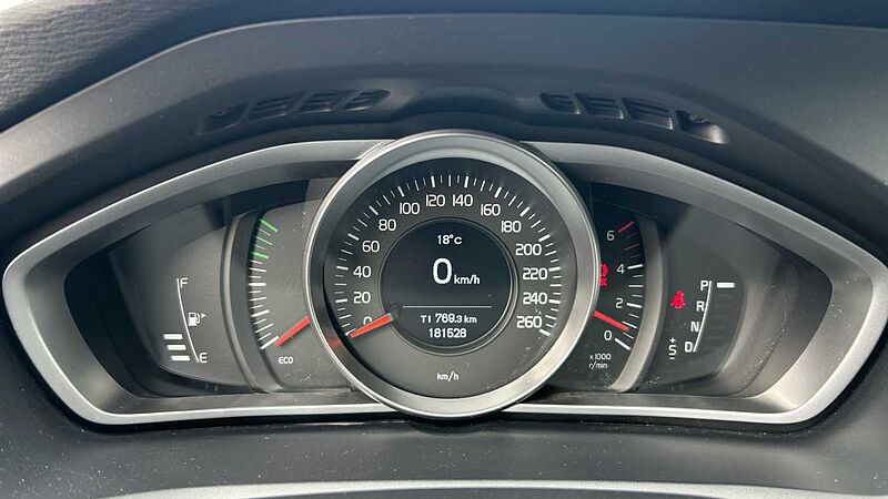 Volvo V40 Cross Country 1.6 D2 MOMENTUM DCT 115 5P