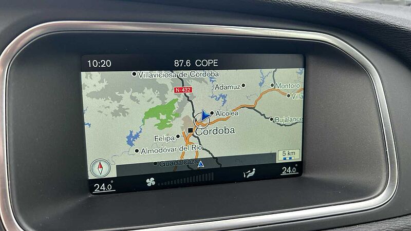 Volvo V40 Cross Country 1.6 D2 MOMENTUM DCT 115 5P