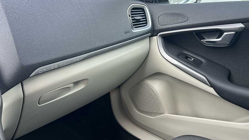Volvo V40 Cross Country 1.6 D2 MOMENTUM DCT 115 5P