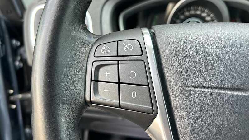 Volvo V40 1.6 D2 MOMENTUM AUT. DCT 115 5P