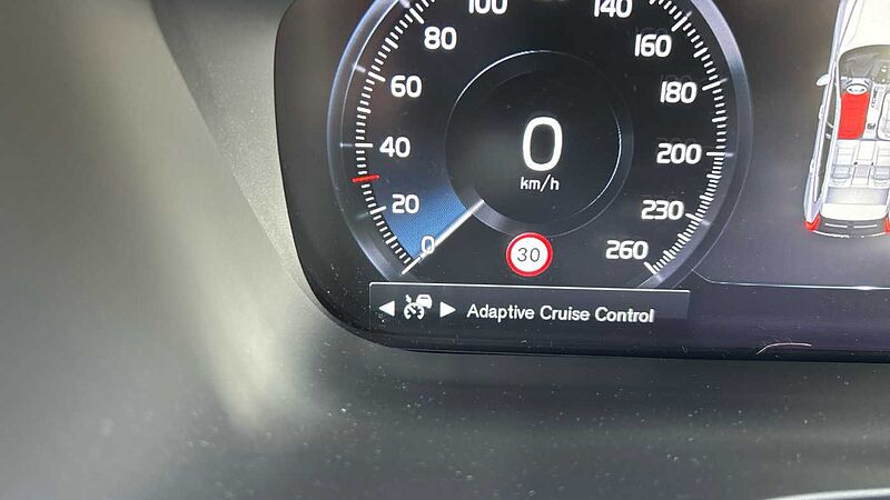 Volvo XC60 2.0 B4 P R-DESIGN AUTO 197 5P