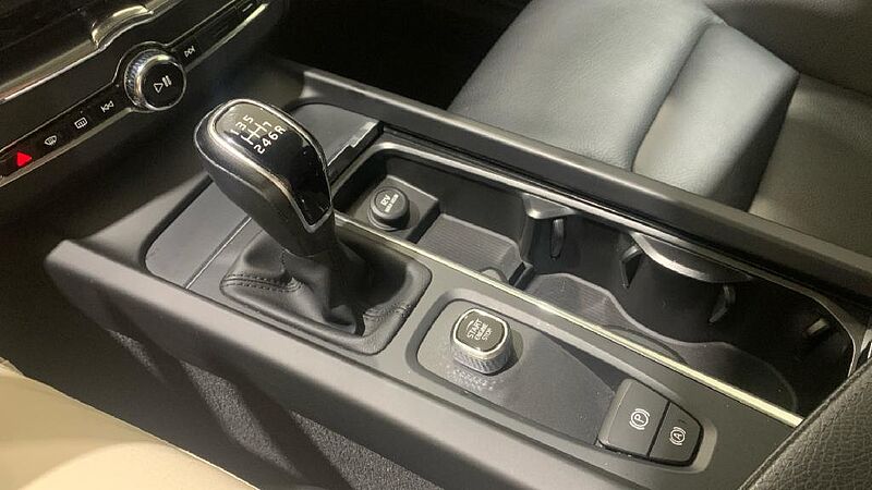 Volvo XC60 2.0 D3 MOMENTUM 150 5P