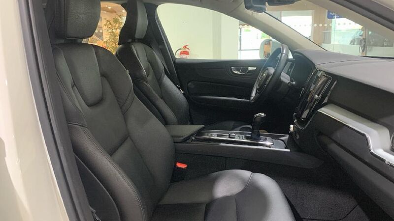 Volvo XC60 2.0 D3 MOMENTUM 150 5P
