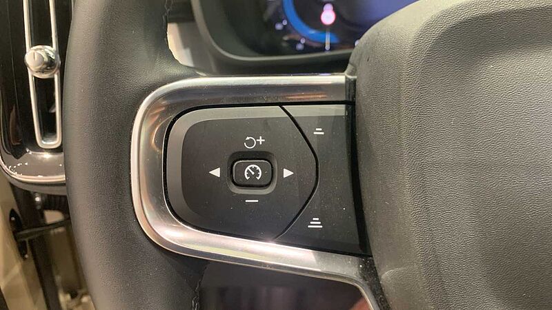 Volvo XC40 XC40 Core, B3 Mild hybrid, Gasolina