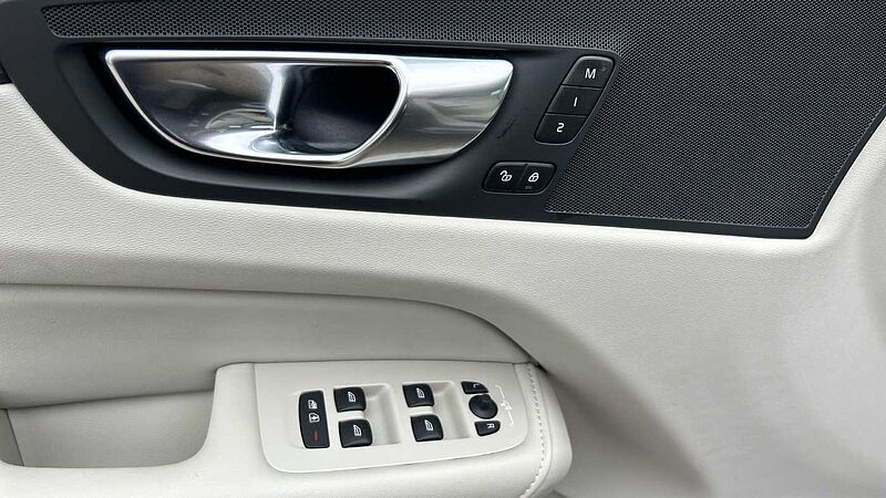 Volvo XC60 XC60 Plus, T6 AWD Híbrido enchufable, Eléctrico/Gasolina, Bright