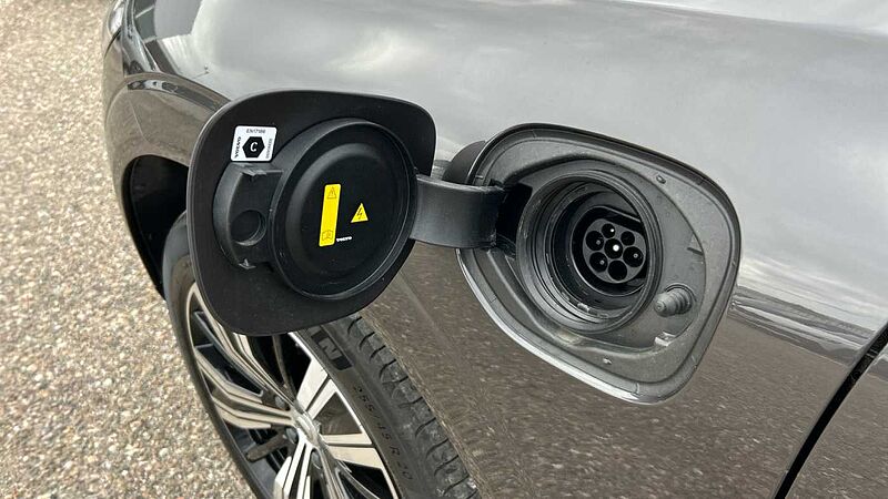 Volvo XC60 XC60 Plus, T6 AWD Híbrido enchufable, Eléctrico/Gasolina, Bright