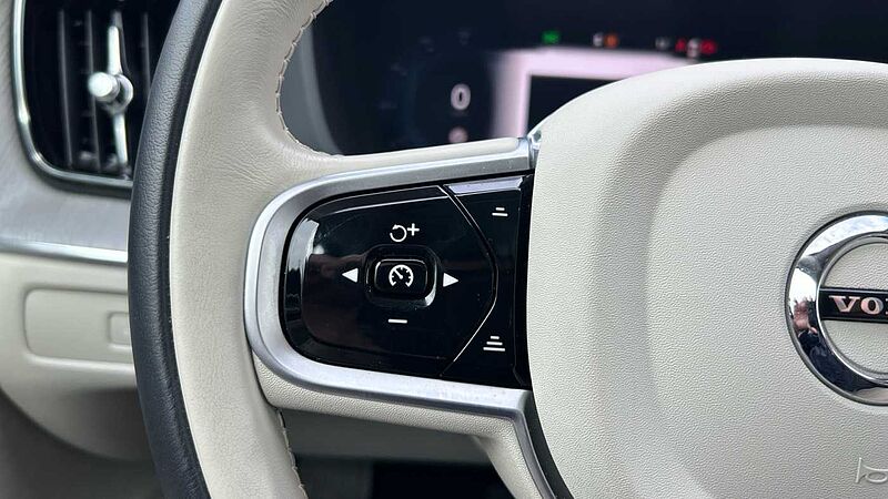 Volvo XC60 XC60 Plus, T6 AWD Híbrido enchufable, Eléctrico/Gasolina, Bright