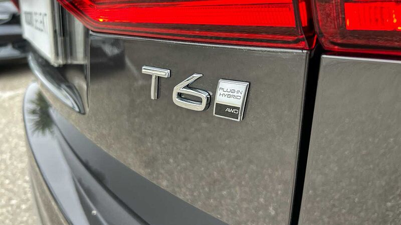 Volvo XC60 XC60 Plus, T6 AWD Híbrido enchufable, Eléctrico/Gasolina, Bright