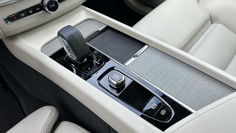 Volvo XC60 XC60 Plus, T6 AWD Híbrido enchufable, Eléctrico/Gasolina, Bright