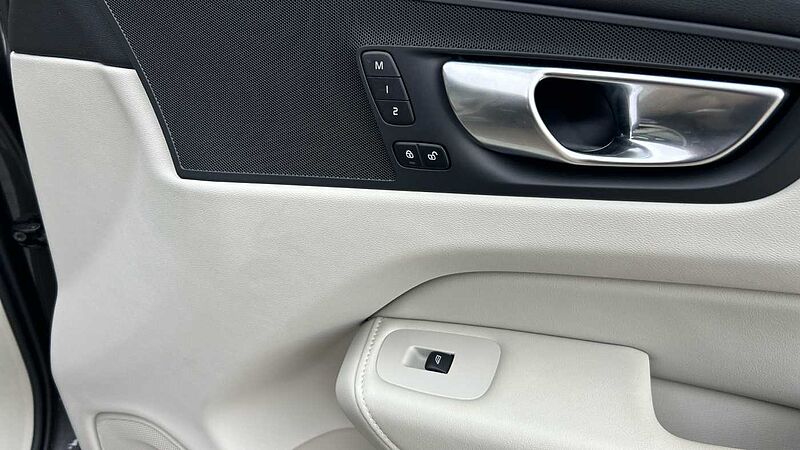 Volvo XC60 XC60 Plus, T6 AWD Híbrido enchufable, Eléctrico/Gasolina, Bright