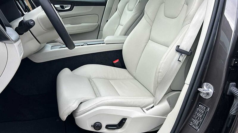 Volvo XC60 XC60 Plus, T6 AWD Híbrido enchufable, Eléctrico/Gasolina, Bright