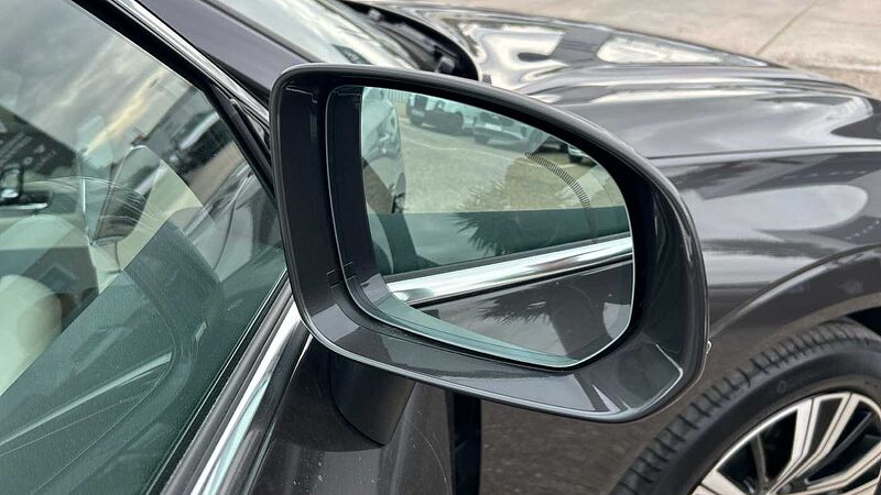 Volvo XC60 XC60 Plus, T6 AWD Híbrido enchufable, Eléctrico/Gasolina, Bright