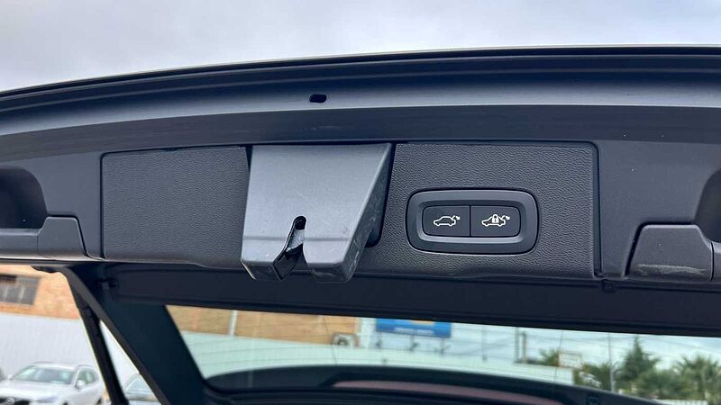 Volvo XC60 XC60 Plus, T6 AWD Híbrido enchufable, Eléctrico/Gasolina, Bright