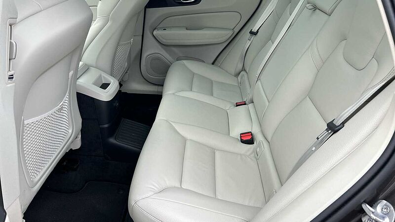 Volvo XC60 XC60 Plus, T6 AWD Híbrido enchufable, Eléctrico/Gasolina, Bright