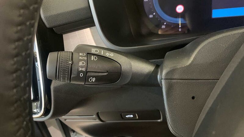 Volvo XC40 XC40 Plus, B3 Mild Hybrid, Gasolina, Dark