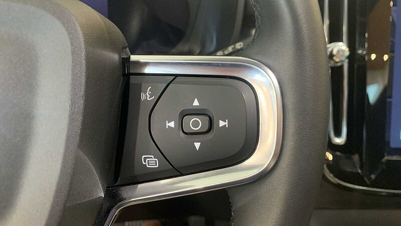 Volvo XC40 XC40 Plus, B3 Mild Hybrid, Gasolina, Dark