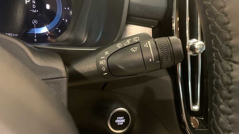 Volvo XC40 XC40 Plus, B3 Mild Hybrid, Gasolina, Dark