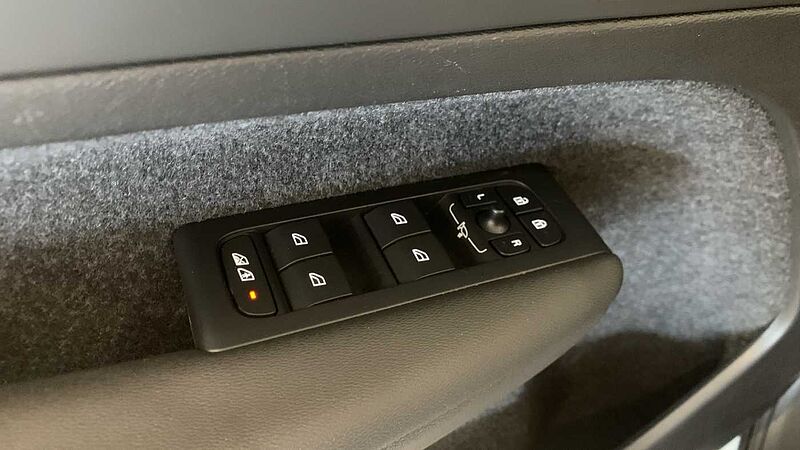 Volvo XC40 XC40 Plus, B3 Mild Hybrid, Gasolina, Dark