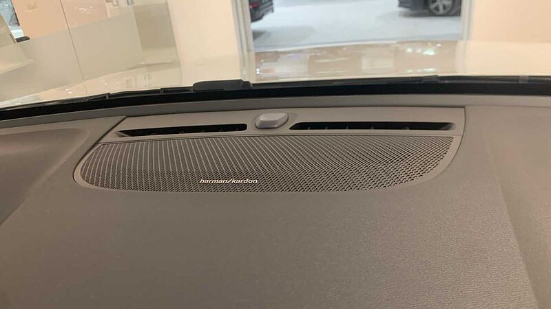 Volvo XC40 XC40 Plus, B3 Mild Hybrid, Gasolina, Dark