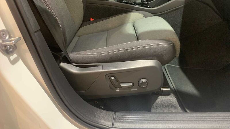 Volvo XC40 XC40 Plus, B3 Mild Hybrid, Gasolina, Dark