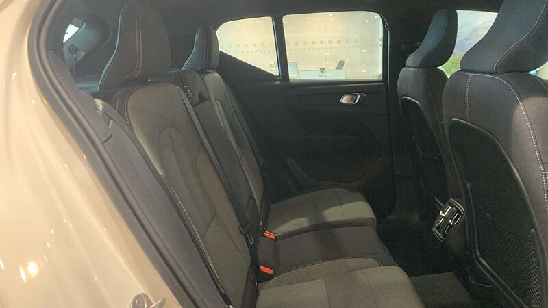 Volvo XC40 XC40 Plus, B3 Mild Hybrid, Gasolina, Dark