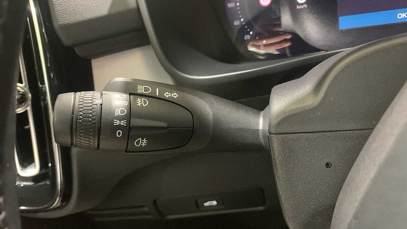 Volvo XC40 2.0 B3 PLUS DARK AUTO 163 5P