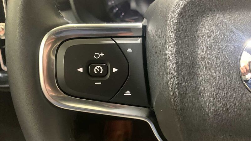 Volvo XC40 2.0 B3 PLUS DARK AUTO 163 5P