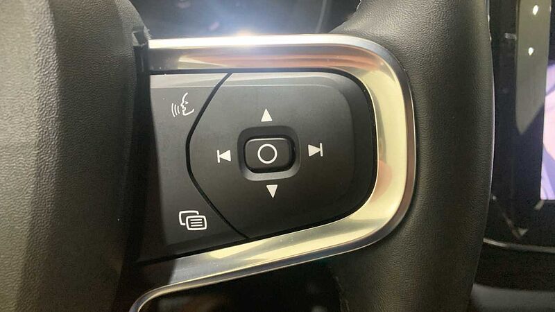 Volvo XC40 2.0 B3 PLUS DARK AUTO 163 5P