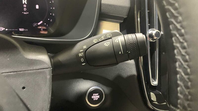 Volvo XC40 2.0 B3 PLUS DARK AUTO 163 5P