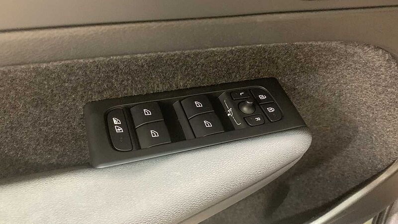 Volvo XC40 2.0 B3 PLUS DARK AUTO 163 5P