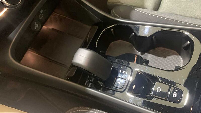 Volvo XC40 2.0 B3 PLUS DARK AUTO 163 5P