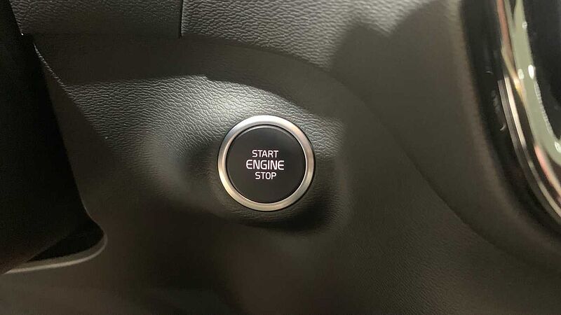 Volvo XC40 2.0 B3 PLUS DARK AUTO 163 5P